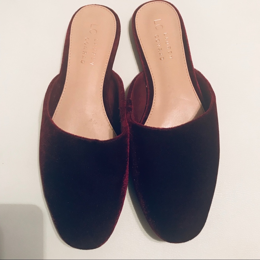 NWOT LC Lauren Conrad burgundy velvet slides